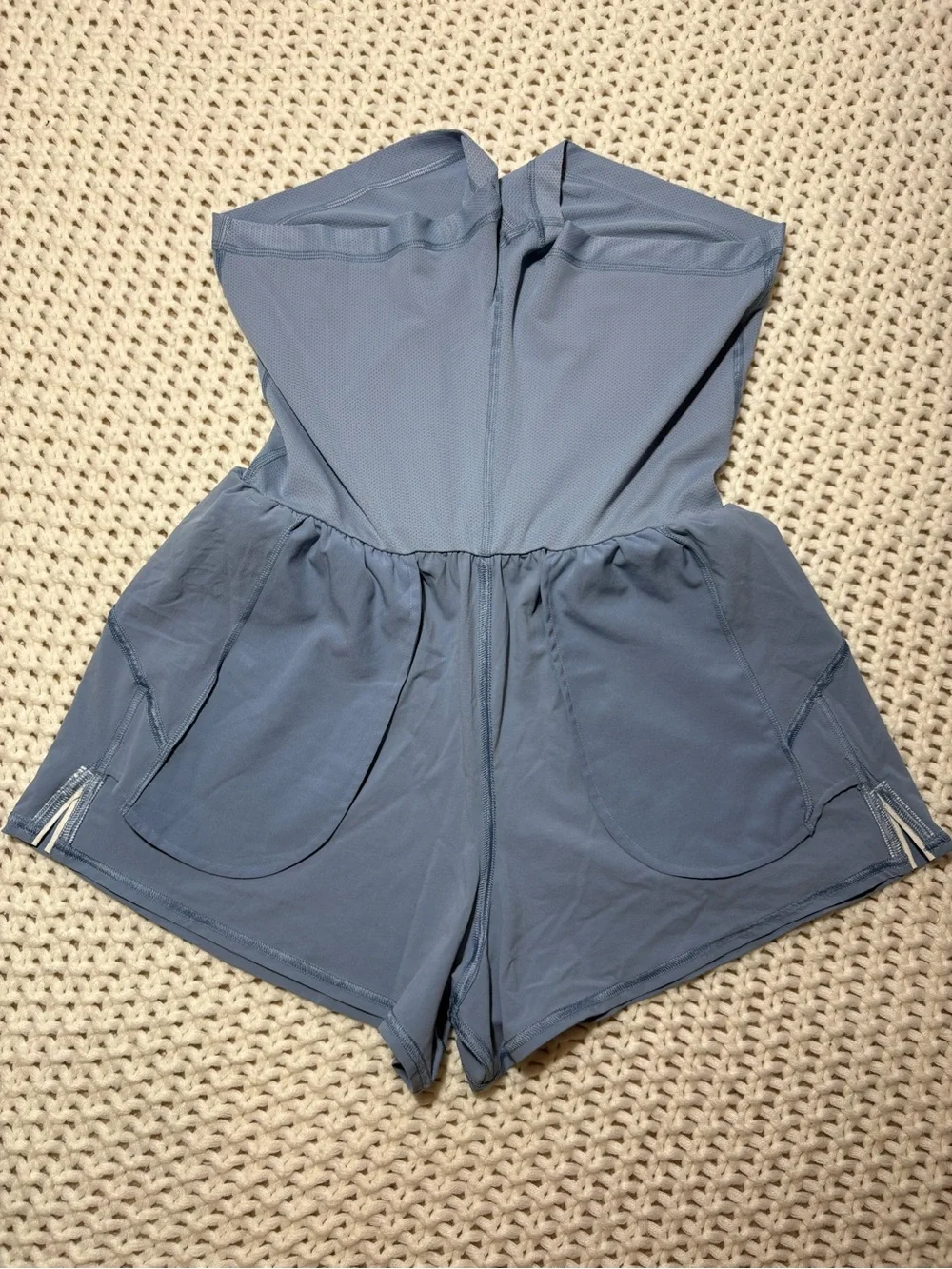 lululemon blue willow/white lightweight relaxed short 3” long liner size 6
